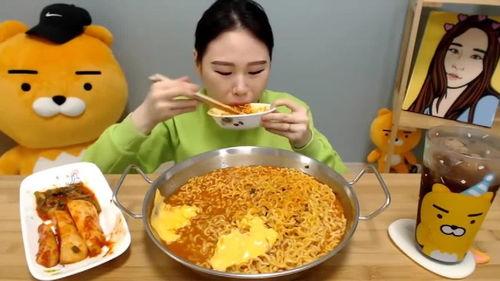 韩国女明星泡菜面条
