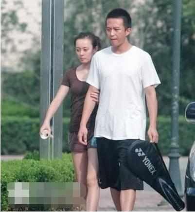 明星上街被认出,明星上街被粉丝热情认出瞬间
