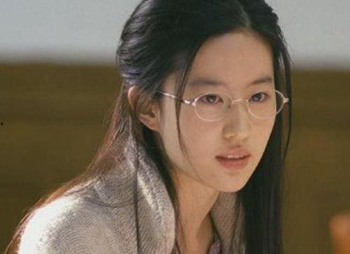 哪些女明星近视,美丽背后的视力挑战