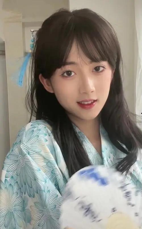 男扮女装美国网红是谁,他的身份与传奇故事