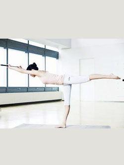 减肥瑜伽外国明星,外国明星的减肥瑜伽秘籍大公开”